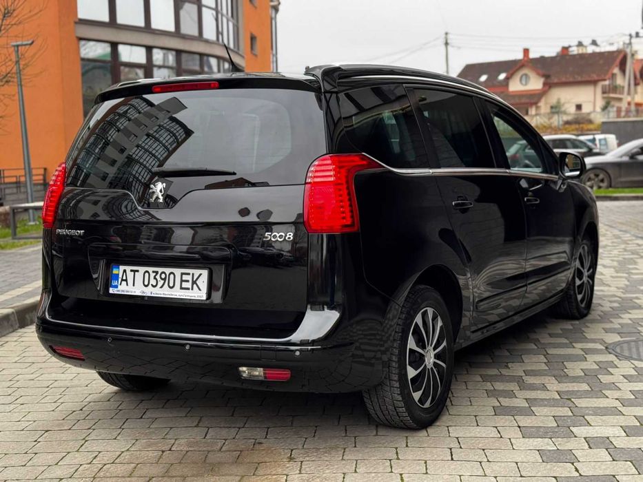 Peugeot 5008 2011