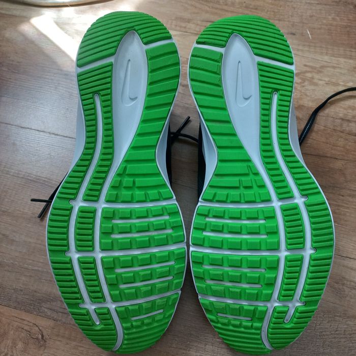 Кросівки Nike Quest 3 Shield 
Оригінал!
