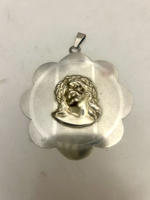 Grande Medalha em prata com Cristo