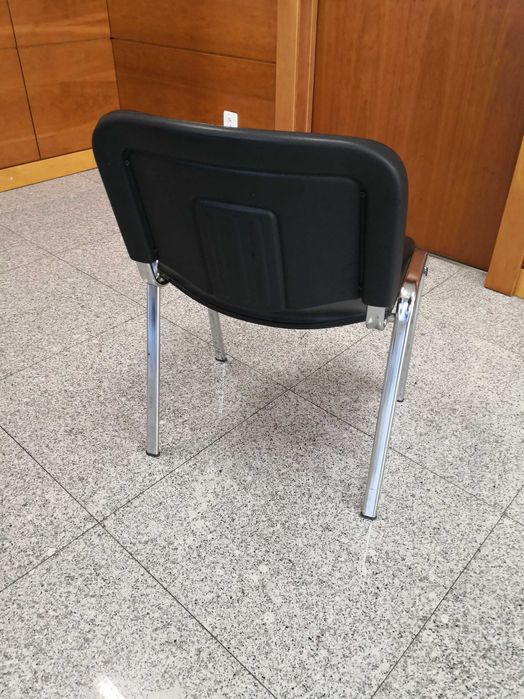 Cadeira de escritório simples