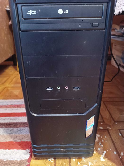 Komputer z monitorem 22 cale