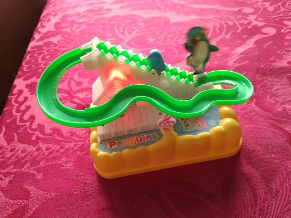 Quer que O Pinguin suba escadas c/musica?PeçaPinguin10E-Caixa2Edesde2E