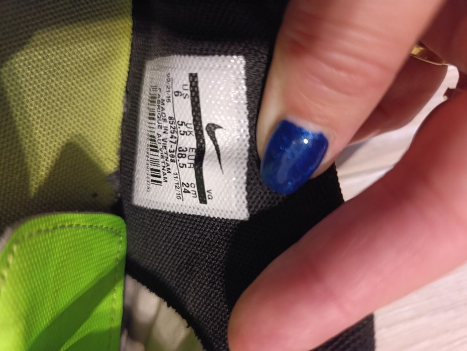 Korki, buty do piłki nożnej Nike dla chłopca r. 38,5