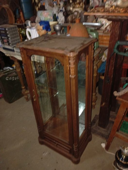 Vendo esta vitrine muita bonita bom estado