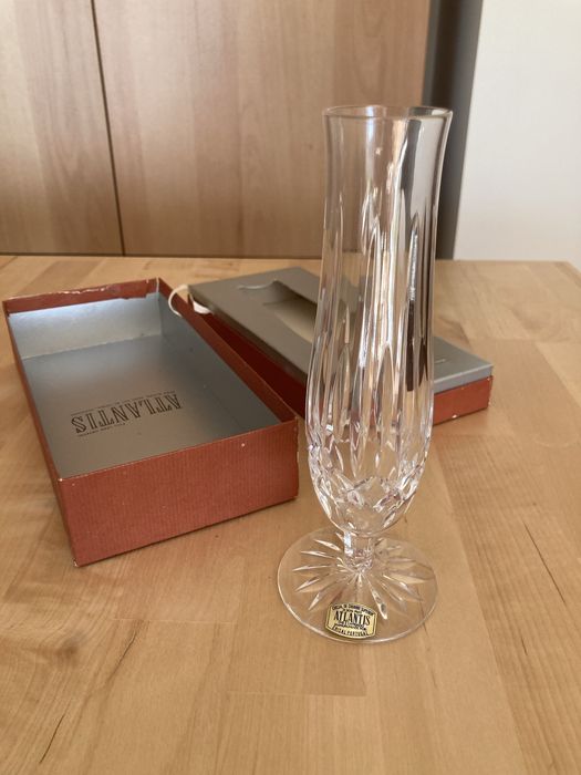 Jarra de cristal nova, em caixa.