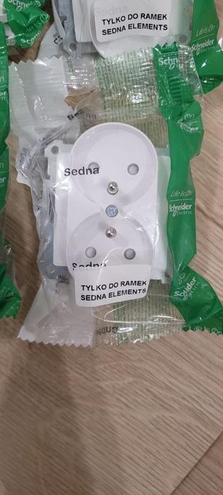 Gniazdo podwójne Sedna Elements