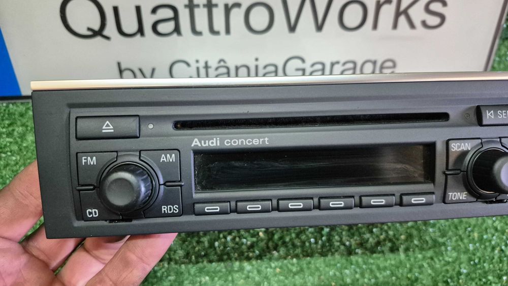 Rádio Original Audi Concert 1DIN Audi A4 B6 B7 8E 8H Ref. 8E0.035186D em Excelente Estado