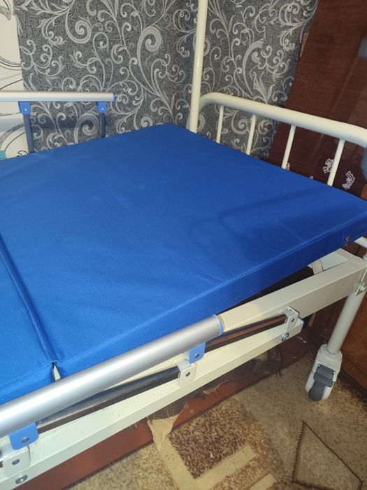 Медичне ліжко для лежачих хворих