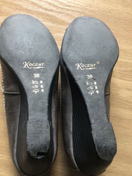 Czółenka damskie skórzane 38 na koturnie