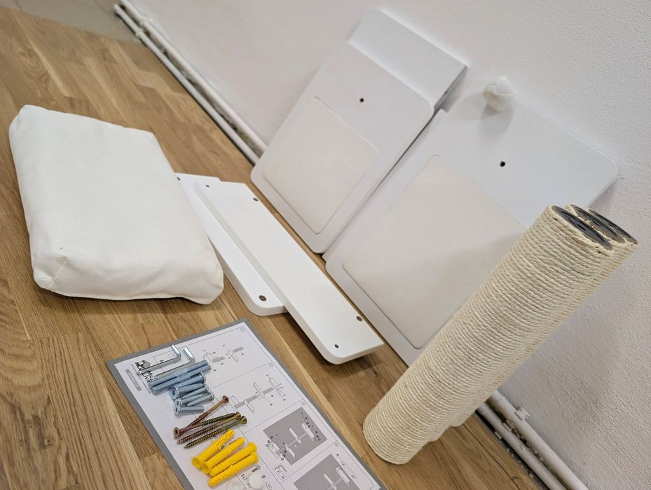 Modern Living Drapak dla Kota Ścienny San Francisco Biały 26x43x129cmZ