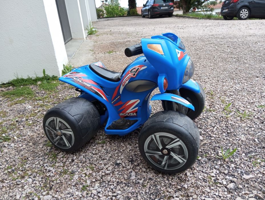 Moto 4 elétrica para criança