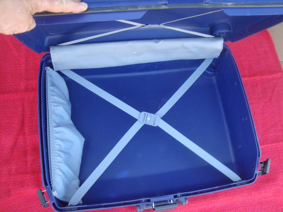 walizka podróżna na kółkach Samosonite gab=60 x 45 x 25 cm Solidna