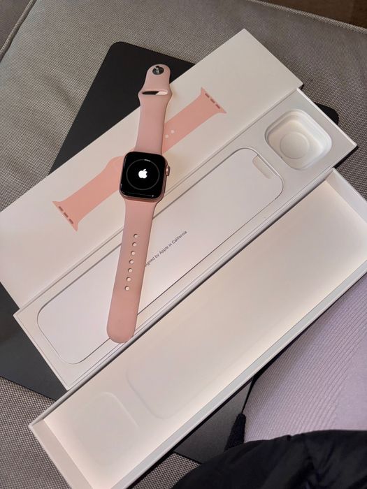 Apple Watch SE GPS + caixa + 2 pulseiras extra