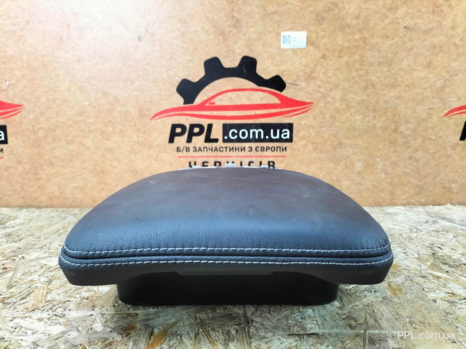 Audi Q8 18- Подлокотник 4M8864207S