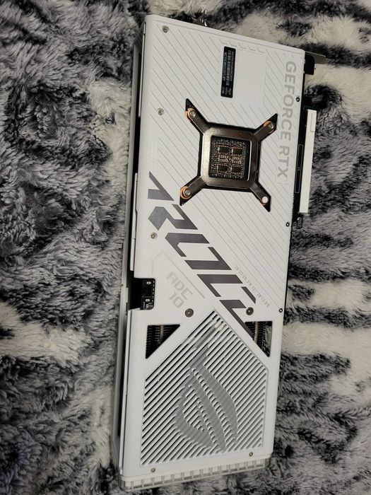 RTX 4090 ASUS Rog Strix OC White Edition 24GB VRAM
