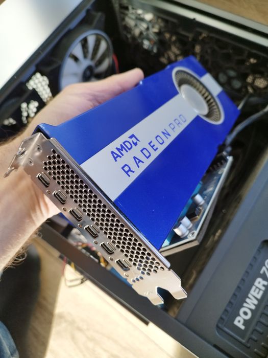 中古 AMD Radeon pro Ⅶ radeon pro vii - купить компьютеры и комплектующие - Цена на OLX.ua