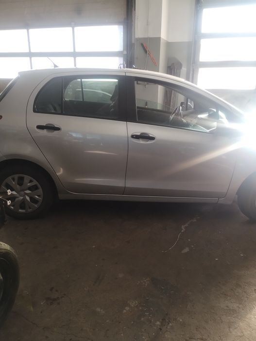 drzwi 5d 3d przednie tylne prawe lewe yaris 2 yaris 3 kod 1e7