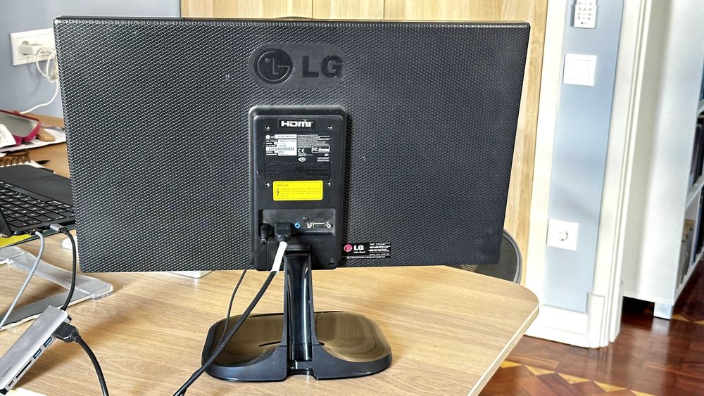 Monitor LG de 24 polegadas