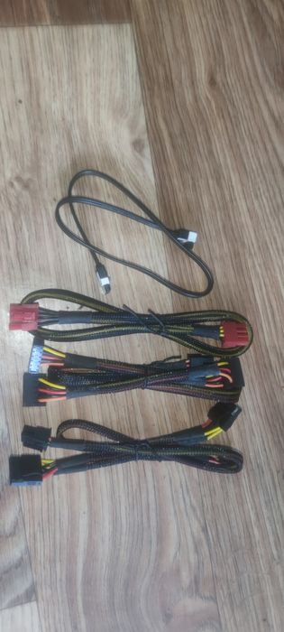 Кабелі до блоку  живлення комп'ютера