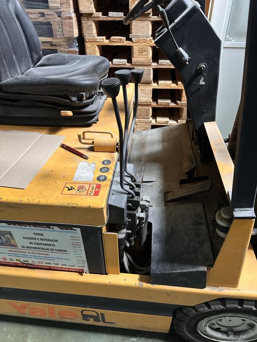 Empilhador Yale Elétrico