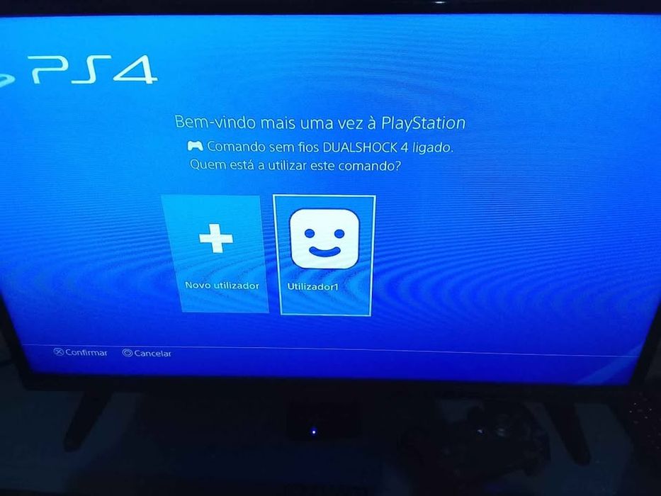 PS4 
- consola 
-