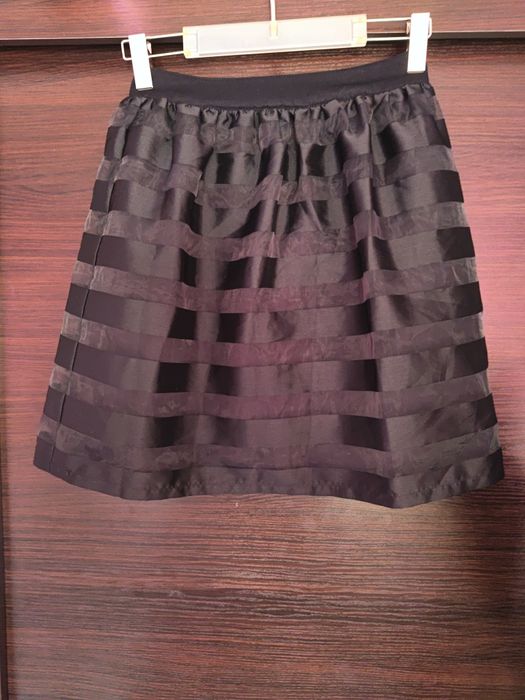 Spódniczka czarna z siateczka rozkloszowana rozm  164 cm Esprit