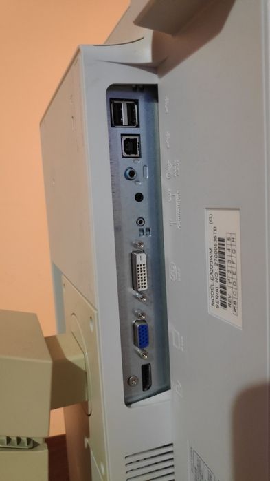 Monitor 22 cale NEC EA223WM pivot