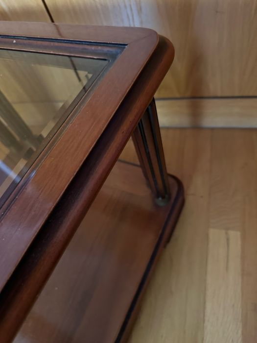 Mesa de apoio de madeira