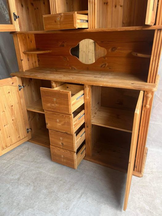 Kredens z litego drewna