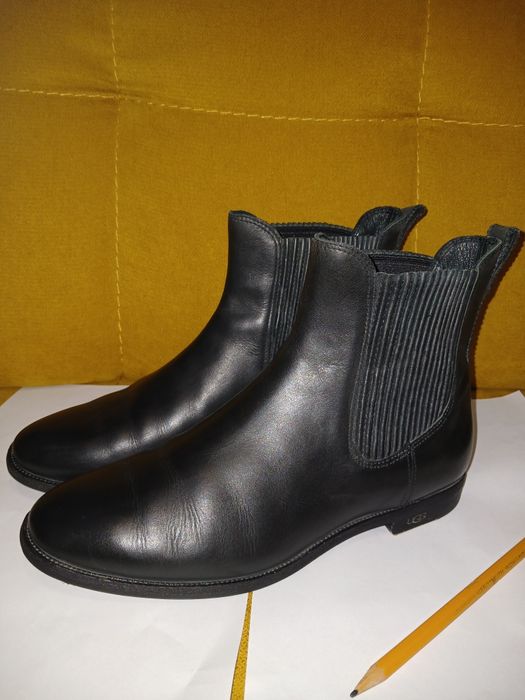 Жіночі шкіряні ботильйони UGG