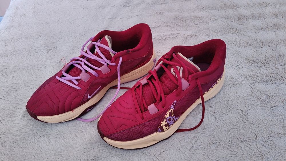 Buty sportowe Nike  Zoom Freak 5  r. 42,5
