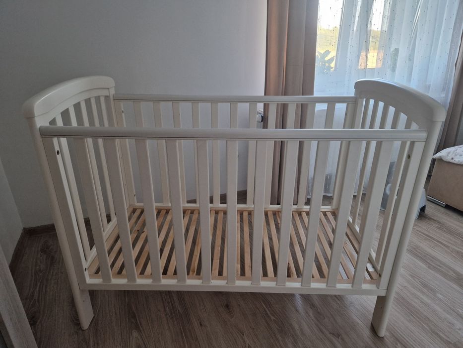 Łóżeczko dziecięce z materacem