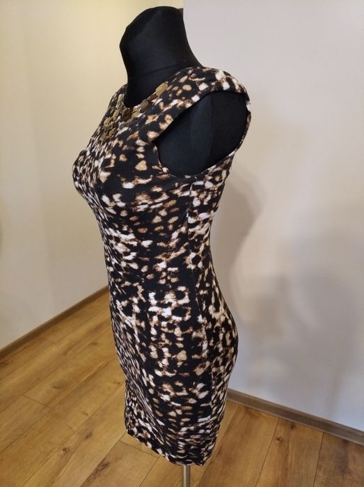 Sukienka panterka kamienie