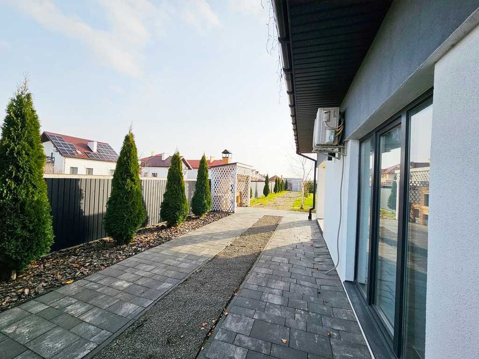 Продається новозбудований сучасний одноповерховий будинок з ремонтом.