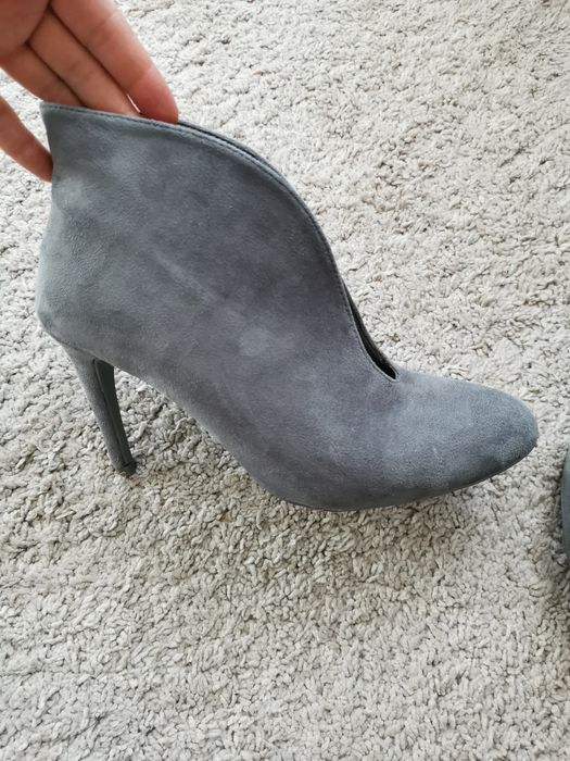 Szare botki damskie