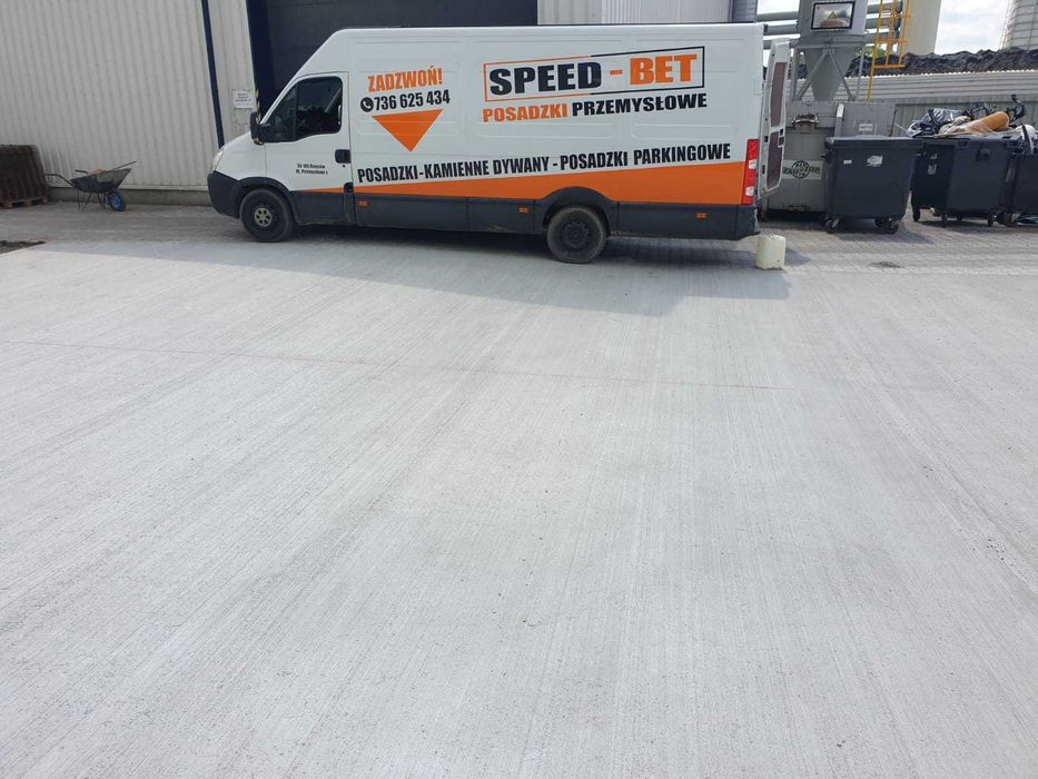 Utwardzony beton garaż zacierany na gładko impregnowany antypoślizgowy