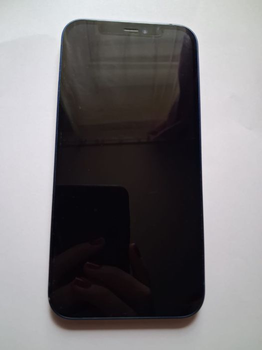 Granatowy iphone 12