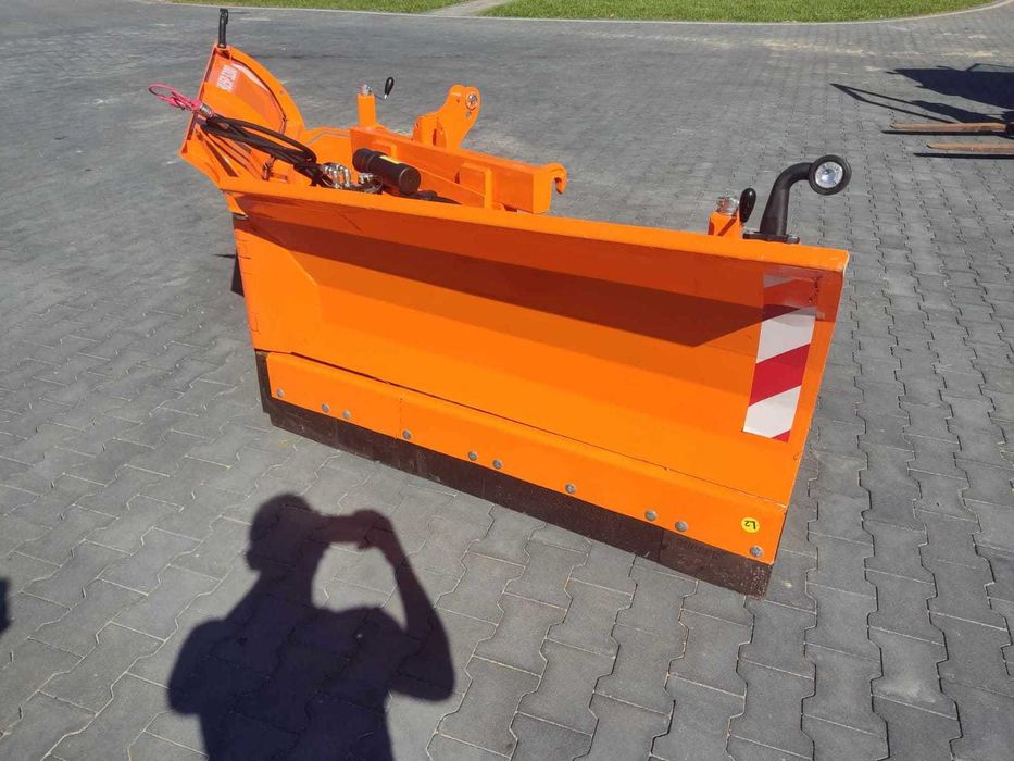 Pług do śniegu strzałka Volant hydrauliczny składany euro tuz 2,5-3,2m
