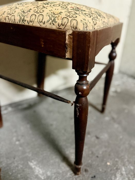 Mesa extensivel + 4 cadeiras (Estilo Vintage)