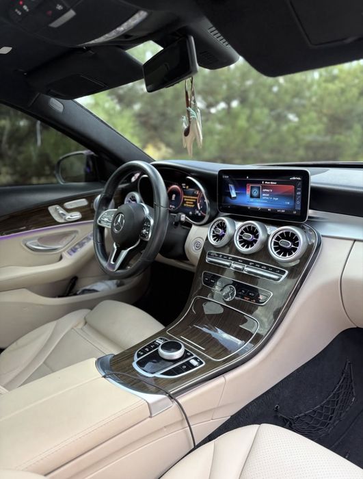 Mercedes-Benz C300 (переодет в C63 AMG)