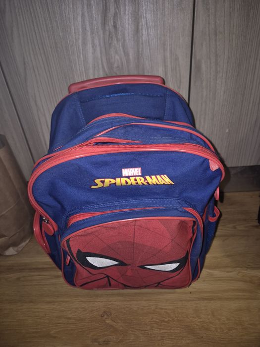 Mochilas Minions e Homem Aranha