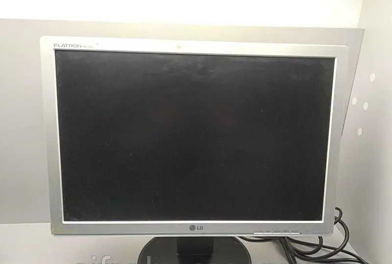 Монітор LG. Діагональ 19