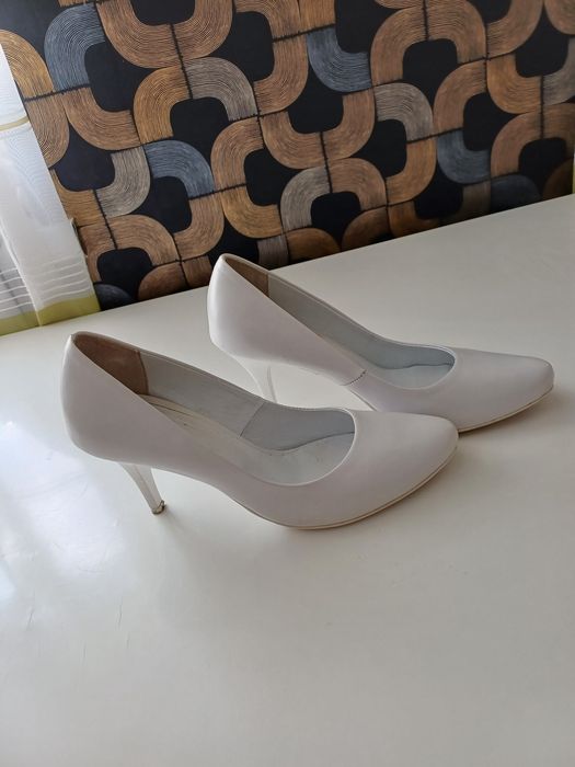 Buty na obcasie, białe