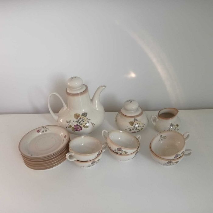 Zestaw porcelana filiżanek kawowy na herbatę PRL zabytek antyk