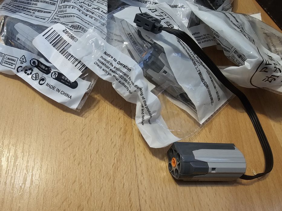 Zestaw Lego Klocki pasujące do Lego. Silnik pociągu. Koszyk na baterie AA AAA