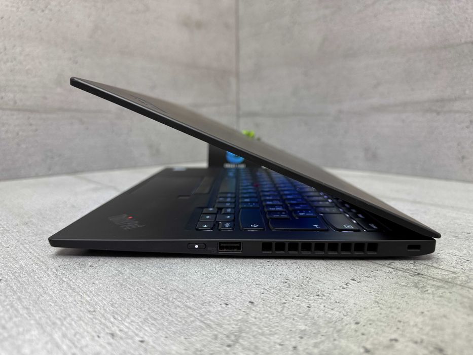 Стильний ноутбук Lenovo X1 Carbon 7th/i5-8265u/8gb ddr3/256gb ssd/14"