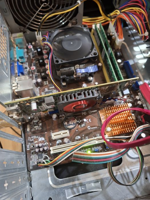 Бюджетний комплект для ПК — готовий до роботи!

Склад:  
- Материнська