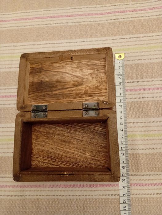 Szkatułka drewniana ręczne rzeźbiona