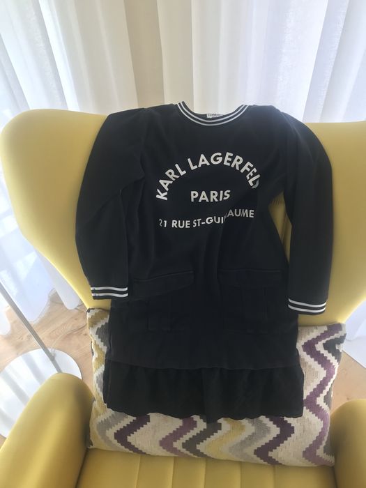 Veatido karl lagerfiel preto 8 anos