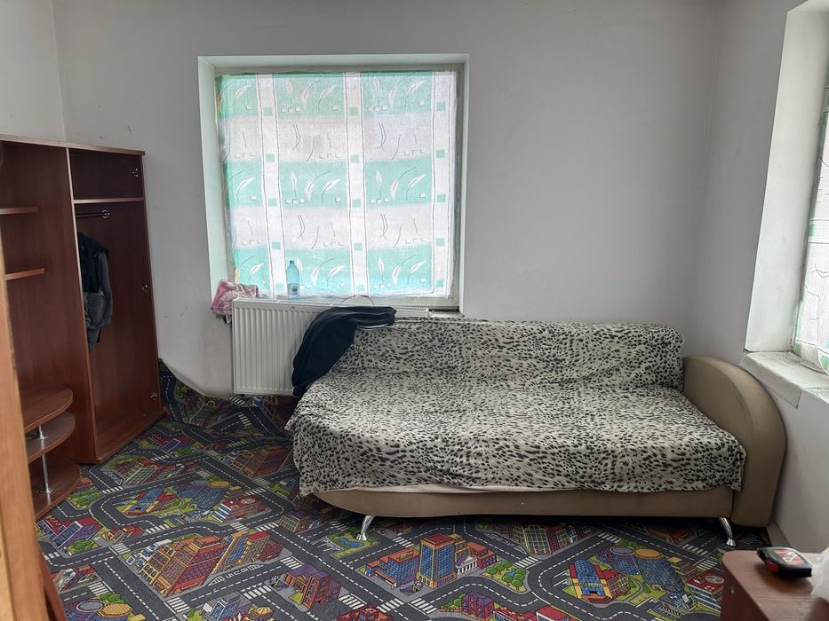 400 метрів, сховище 120 , теріторія , гараж 2 авто , 3 спальні